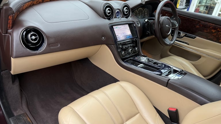 2010 Jaguar XJ 3.0d V6 Premium Luxury 4dr Auto SALOON Diesel Automatic