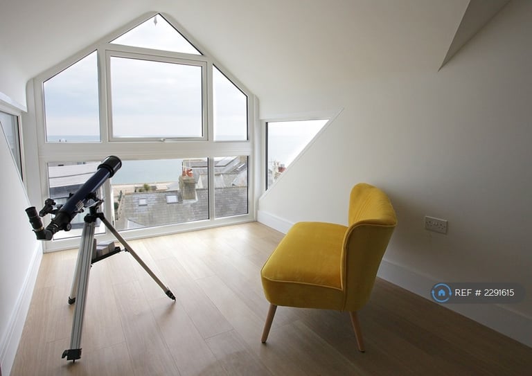 2 bedroom flat in Sandgate High Street, Sandgate, Folkestone, CT20 (2 bed) (#2291615)