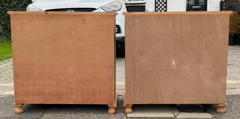 A MATCHING PAIR OF QUALITY SOLID PINE  CHESTS  OF DRAWERS