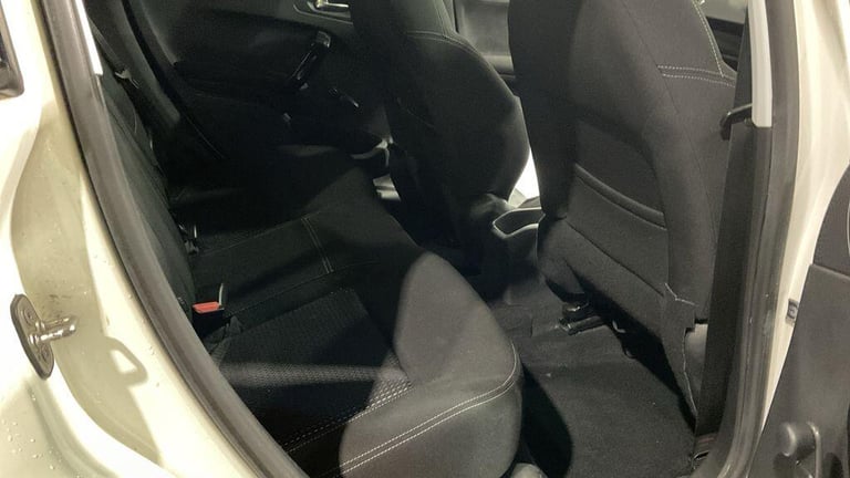 2016 Peugeot 208 1.2 PureTech Allure Euro 6 5dr HATCHBACK Petrol Manual