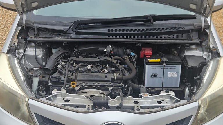 2012 Toyota yaris automatic 1.3 petrol