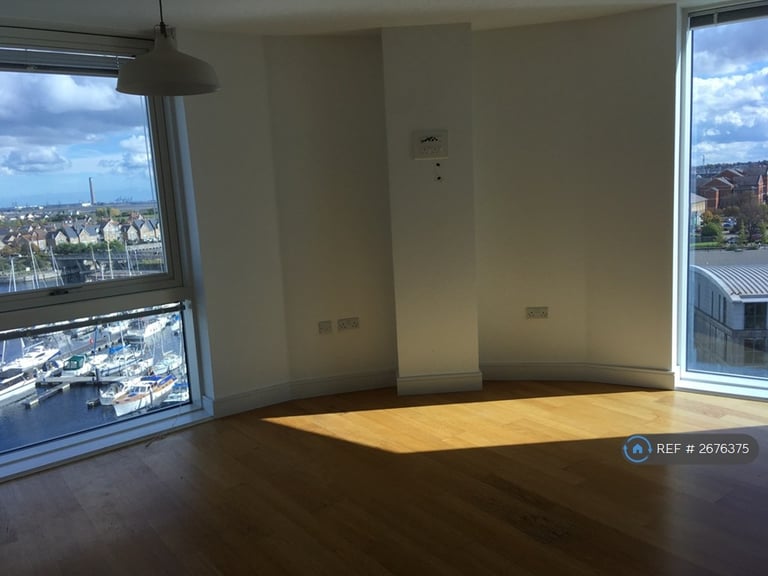 2 bedroom flat in Marina Point West, Chatham, ME4 (2 bed) (#2676375)