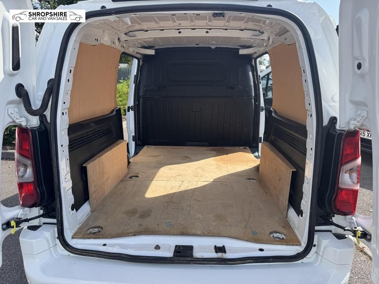 2020 Vauxhall Combo 2300 1.5 Turbo D 100ps H1 Sportive Van PANEL VAN DIESEL Manual