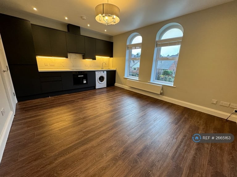 2 bedroom flat in Preston Road, Whittle-Le-Woods, Chorley, PR6 (2 bed) (#2665163)