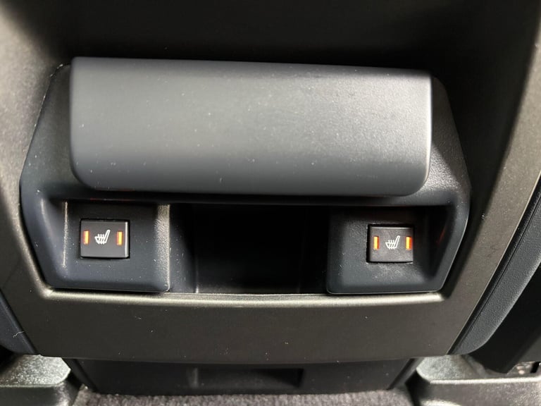 2016 Land Rover Discovery 4 3.0 SD V6 Landmark Auto 4WD Euro 6 (s/s) 5dr ESTATE Diesel Automatic