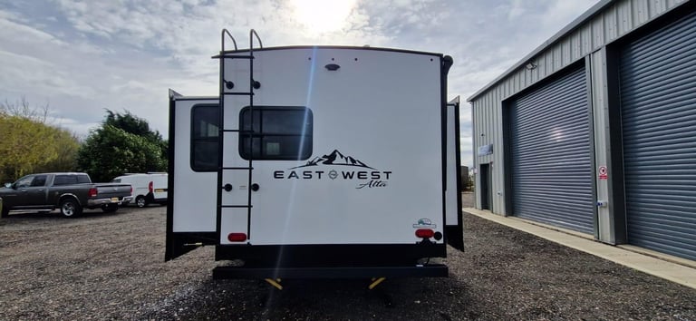 EX DEMO Forest River East To West Alta 2810KIK American Caravan 5th Wheel