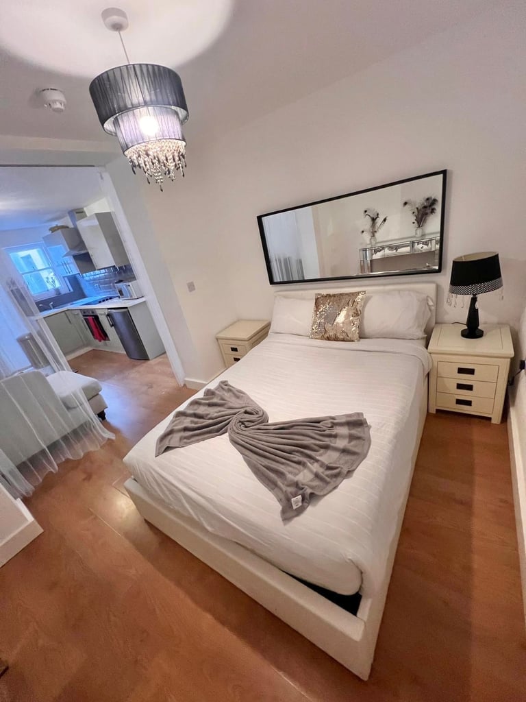 Lovely Large Studio Hove £1000 Short / Long Term 