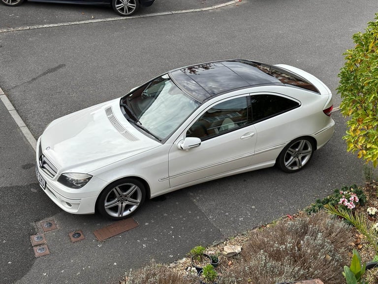 image for Mercedes-Benz, CLC, Coupe, 2009, Semi-Auto, 1796 (cc), 3 doors