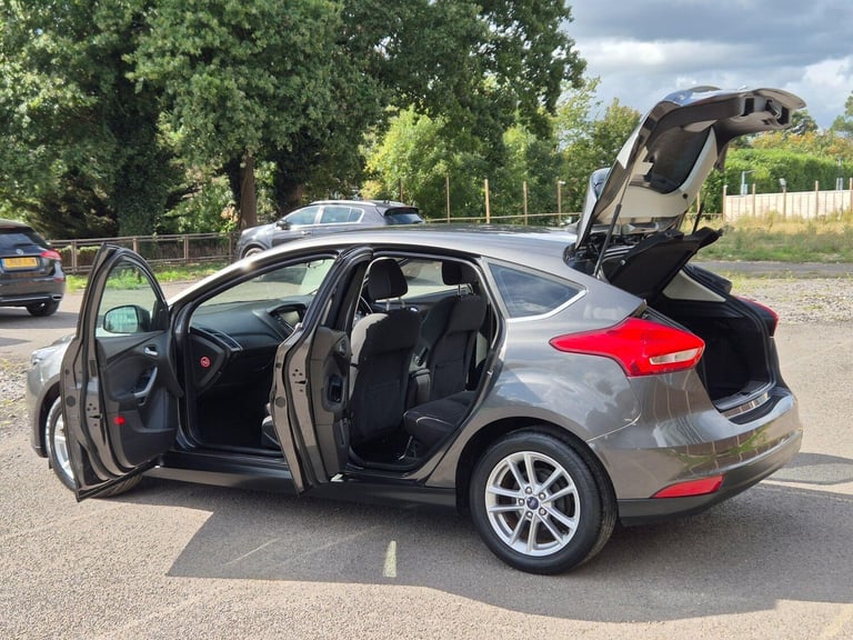 2015 Ford Focus 1.6 Zetec Powershift Euro 6 5dr HATCHBACK Petrol Automatic