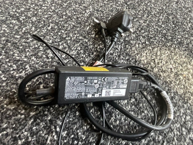 Used: delta laptop charger working £7