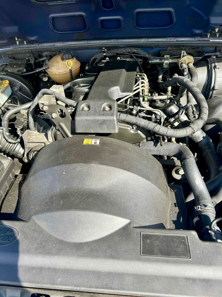 Land Rover, DEFENDER, Panel Van, 2010, Manual, 2401 (cc)