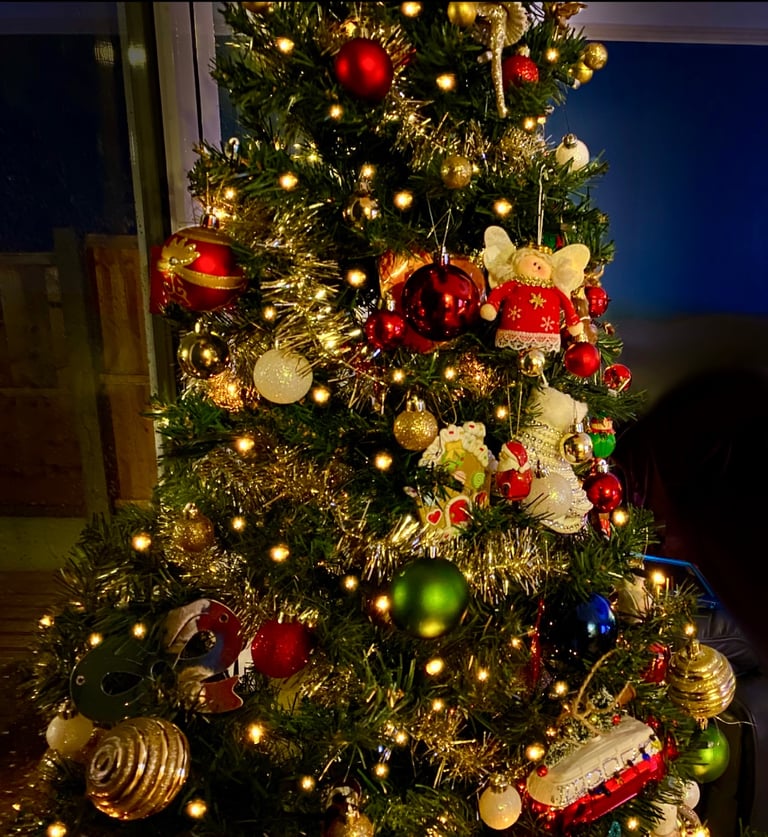 6ft Christmas Tree, Including a Huge Collection of Decorations 🎄✨