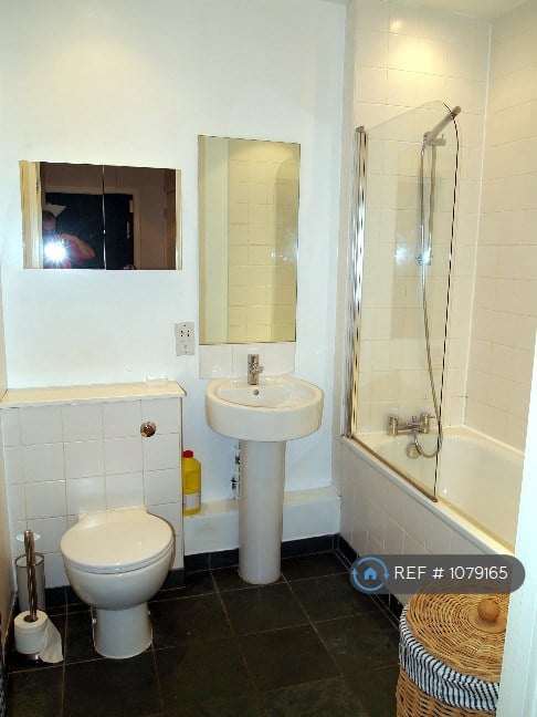 2 bedroom flat in Essex Road, London, N1 (2 bed) (#1079165)