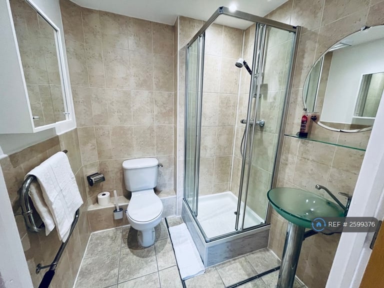 2 bedroom flat in Qube, Birmingham, B1 (2 bed) (#2599376)