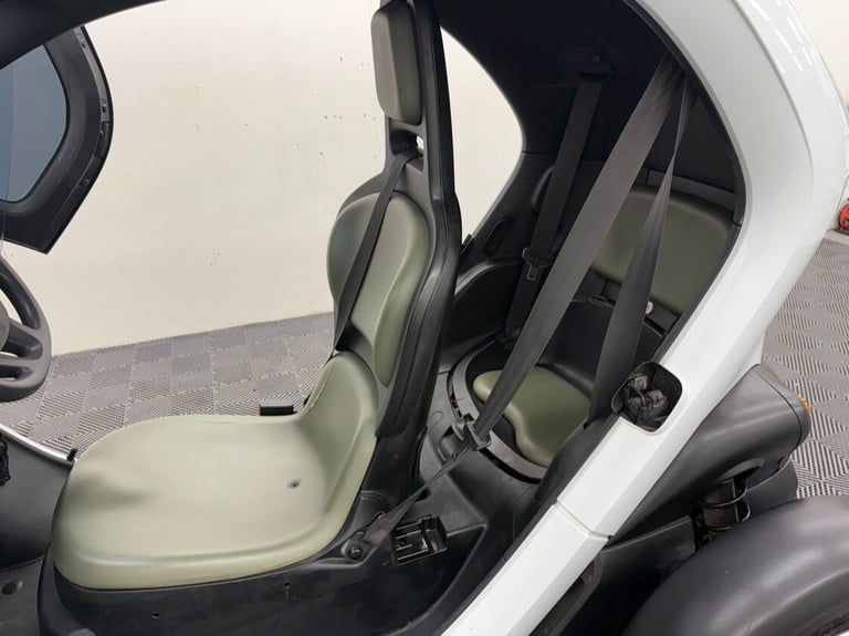 2012 Renault Twizy 13kW COLOUR 2dr Auto - LOW 14000 MILES **£20 ROAD TAX** SALOON Electric Automatic