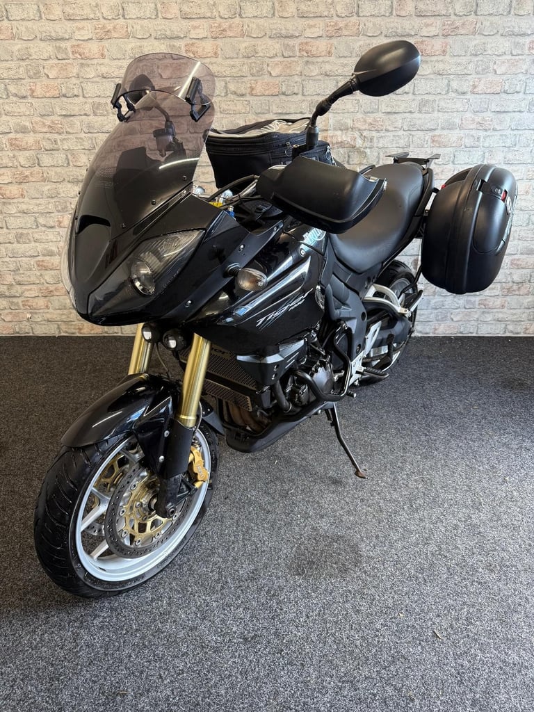 2009 Triumph Tiger 1050 - Tank bag - Panniers - Uprated end can 