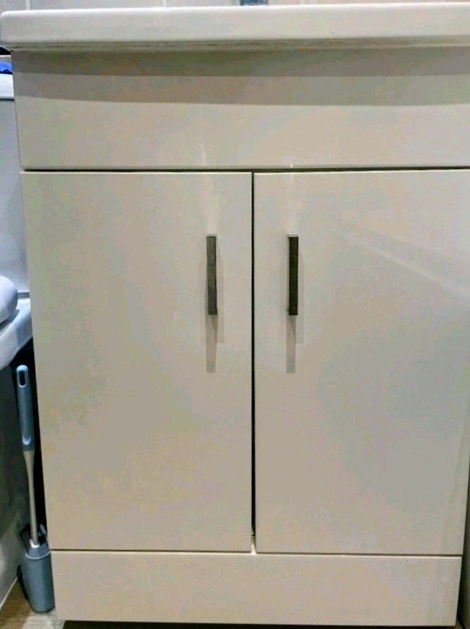 Contemporary Bathroom Vanity Unit, SINK & TAP 