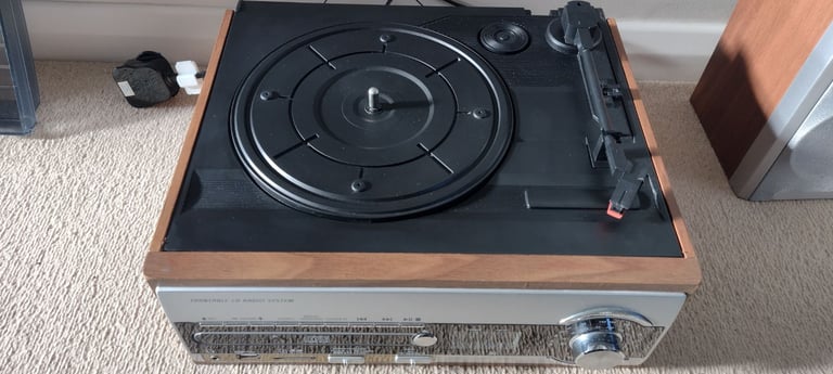 INEXPENSIVE LITTLE MUSIC CENTRE 