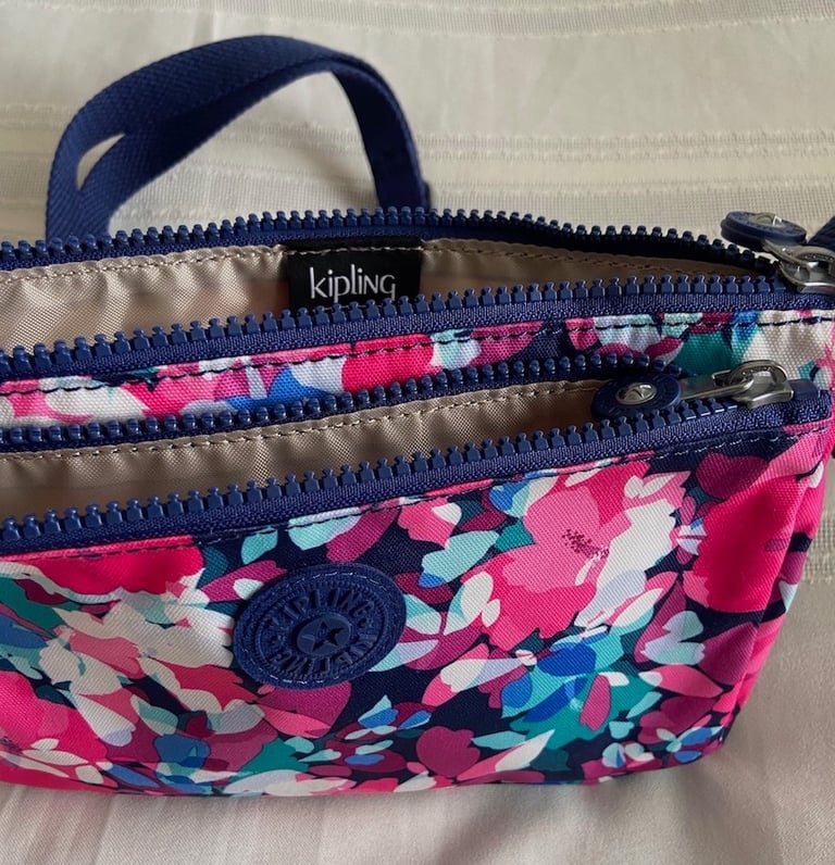 New unused Kipling Bag with Hallie monkey