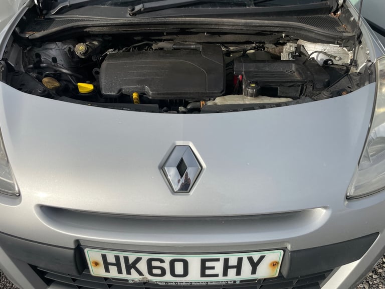 RENAULT CLIO 1.2 I-MUSIC 60 REG SILVER 3 DOOR 12 MONTHS MOT LOW INSURANCE 48+MPG