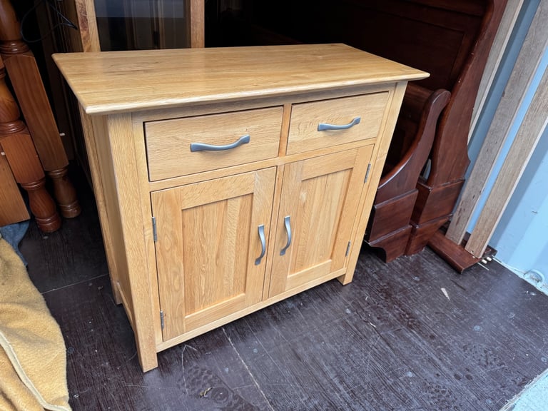 Solid oak Sideboard In Excellent Condition Possible Delivery 