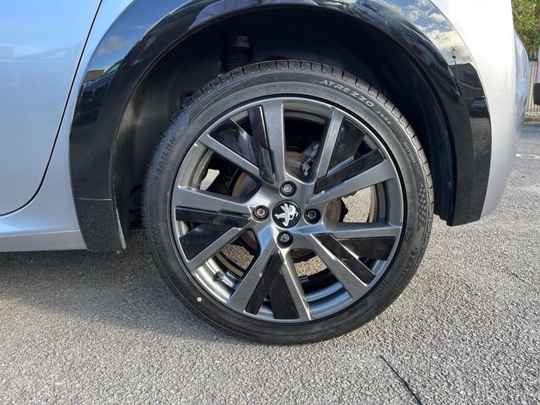  Peugeot 208 1.2 Puretech Gt Hatchback 5dr Petrol Eat Euro 6 s/s 130 Ps Petrol