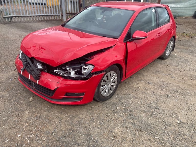 BREAKING VOLKSWAGEN GOLF MK7 1.6 TDI FOR PARTS 