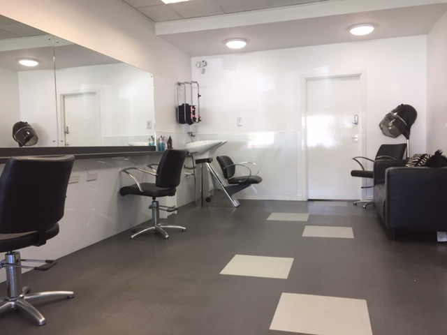 HAIRDRESSING CHAIRS AND BEAUTY SPACE TO RENT ON LANG STRACHT