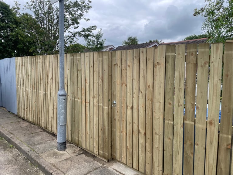 Fence and gate
