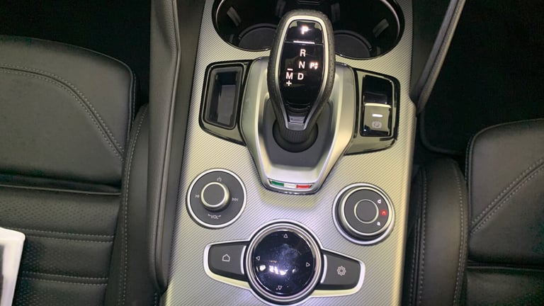 2022 Alfa Romeo Giulia 2.0T Veloce Saloon 4dr Petrol GPF Auto Euro 6 (s/s) (280 ps) Saloon Petrol...