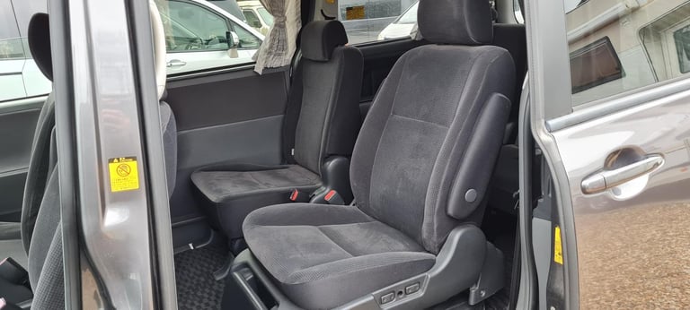 TOYOTA NOAH WELCAB WITH DISABILITY / DISABLED ACCESS SEAT