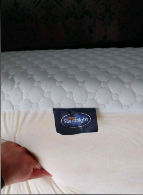 Bed + Memory Foam Mattress 160 x 200