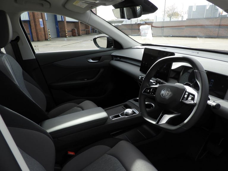 2025 MG MG S5 49kWh SE SUV 5dr Electric Auto (170 ps) HATCHBACK Electric Automatic
