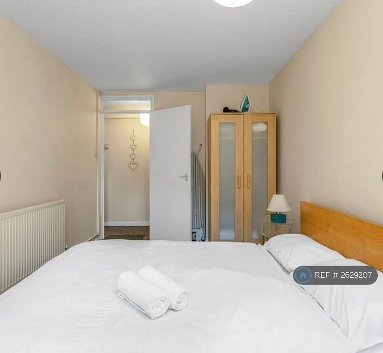 1 bedroom flat in Holyrood Road, Edinburgh, EH8 (1 bed) (#2629207)