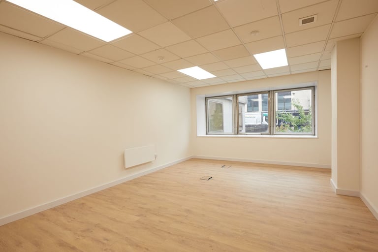  Ground floor / 280 sq ft 6 Desk in Development house, Shoreditch 