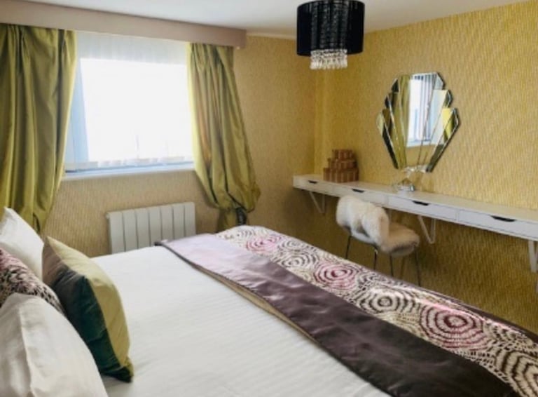SHORT LET - 1 BEDROOM FLAT - CANARY WHARF -  EAST LONDON - E14