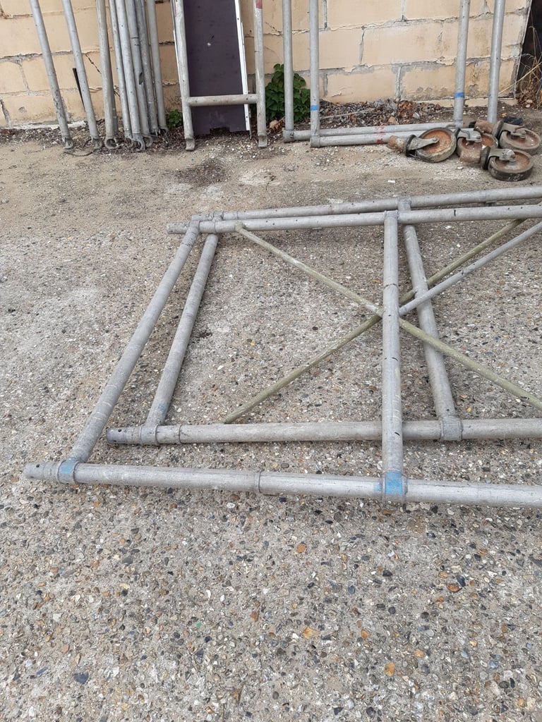 Scaffold tower 