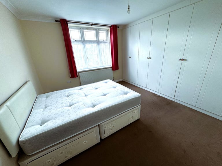 6/7 BED HOUSE ILFORD £3500 PCM