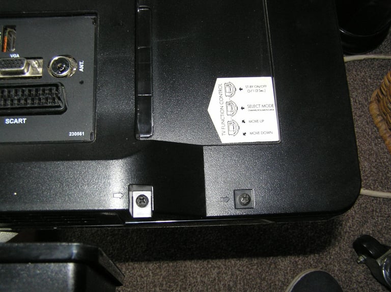 26ins TOSHIBA    DVD/CD   TV.  ( not smart. )