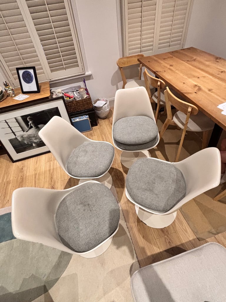 4x Eero Saarinen replica chairs