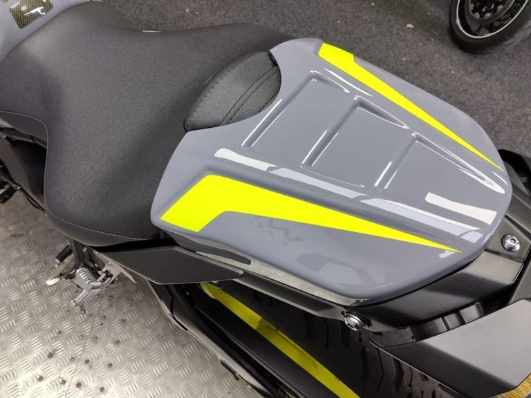 YAMAHA MT-10, 2017/17, JUST 8,002 MILES COVERED, NICE EXTRAS FITTED