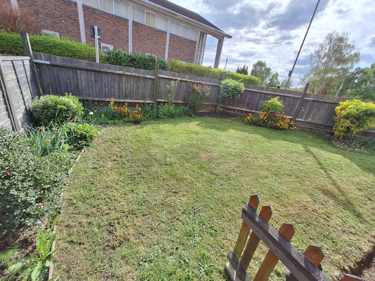 1 small bungalow Edgware HA8