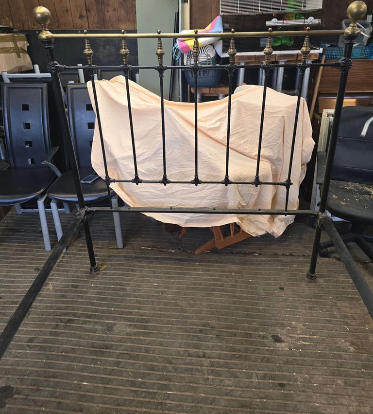 image for Metal bed frame 