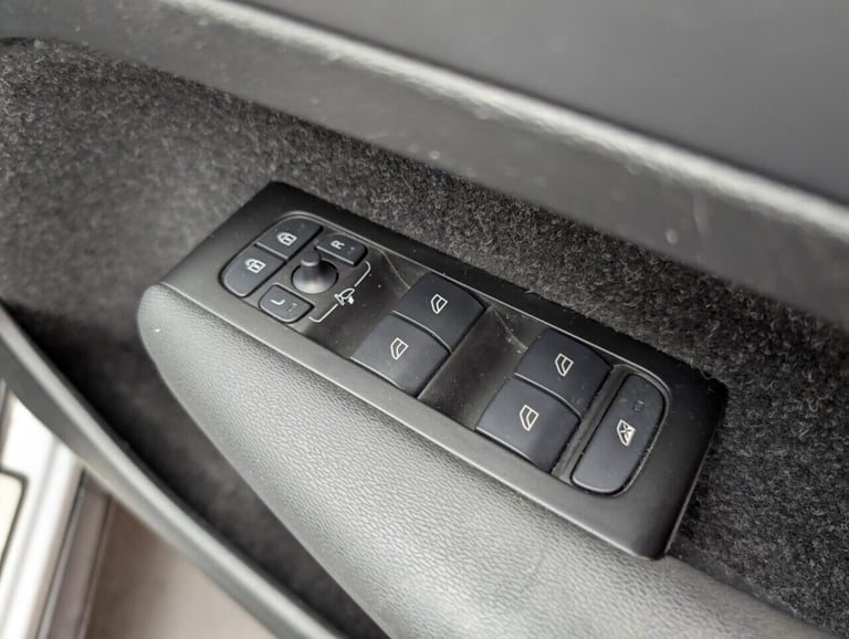 2021 Volvo XC40 1.5 T3 R-Design SUV 5dr Petrol Manual Euro 6 (s/s) (163 ps) BLUETOOTH+NAVIG ESTAT...