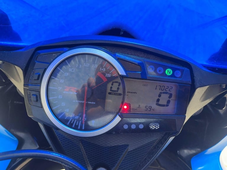 2014 14 SUZUKI GSXR 1000 L4 BLUE  WHITE SPORTS R1 GSXR1000 - LOW MILES CBR