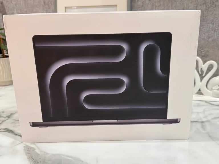 Apple MacBook Pro 14inch (1TB SSD, Apple M4 Max, 36GB RAM) - Space Black - UK Spec - New