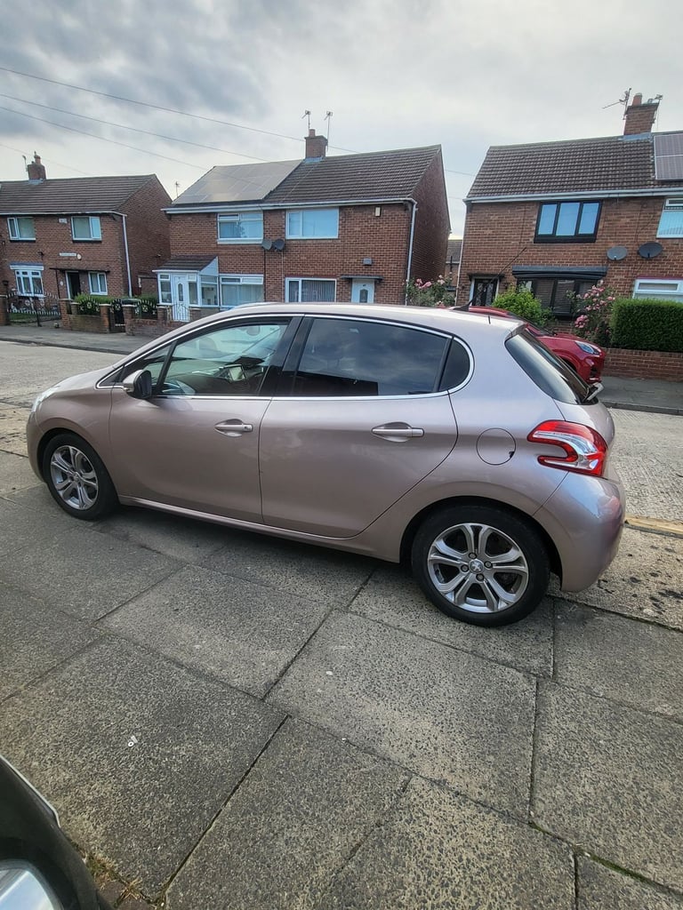 Peugeot, 208, Hatchback, 2013, Manual, 1560 (cc), 5 doors