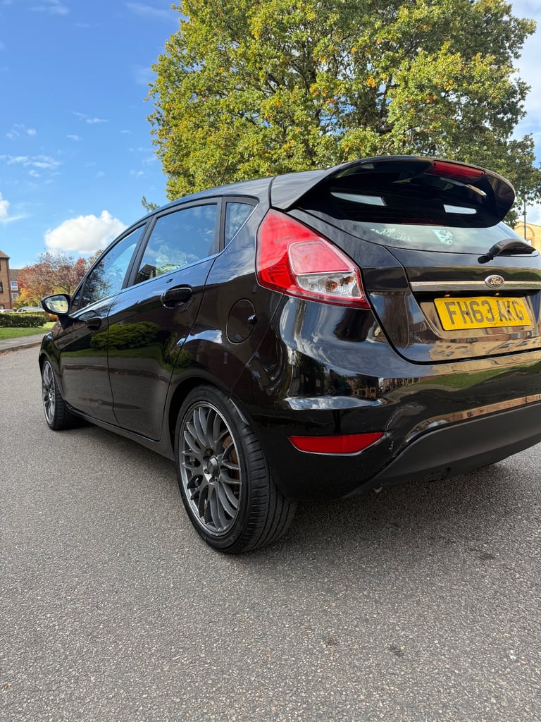 Ford, FIESTA, Hatchback, 2014, Manual, 1241 (cc), 5 doors