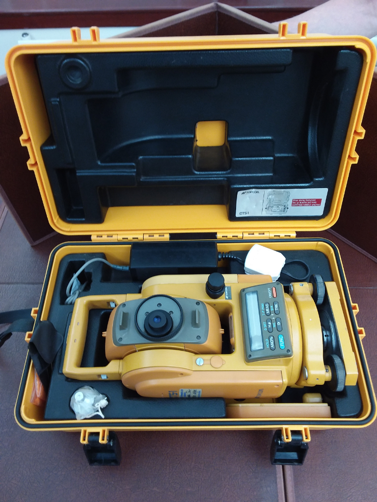 image for TOPCON SURVEYORS TOTAL STATION