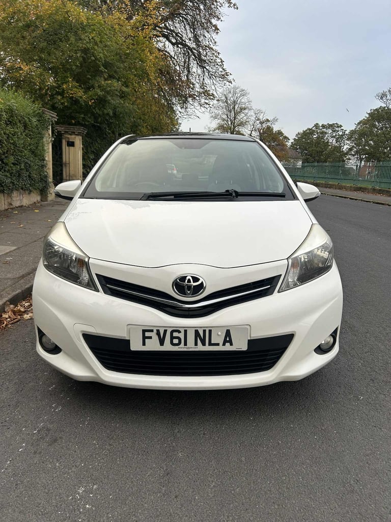 2011 Toyota Yaris 1.33 VVT-i T Spirit 5dr-10 service stamps HATCHBACK Petrol Manual